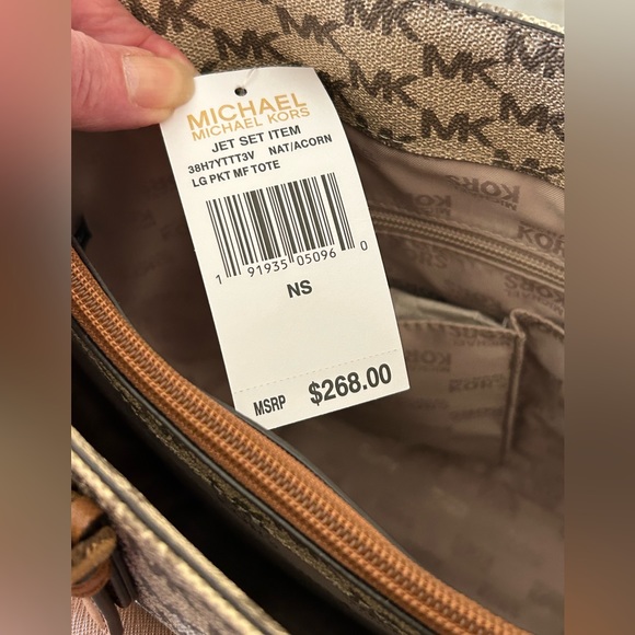 MICHAEL KORS Monogram Jet Set Tote NWT - Picture 12 of 13